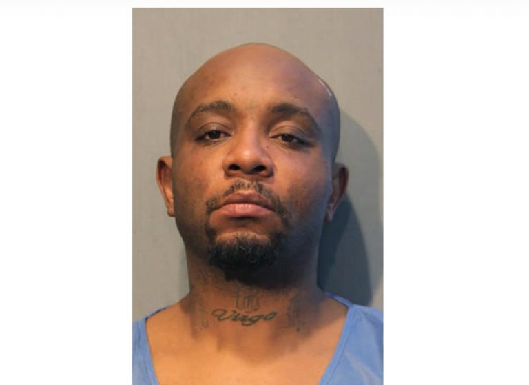 Man slain in Chicago dispute over hands in Thanksgiving food
