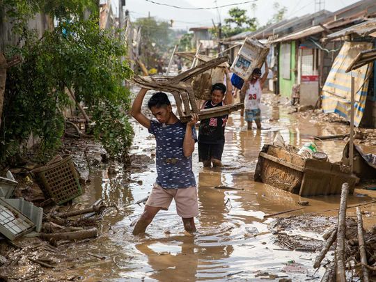 Thousands flee as Typhoon Vamco nears Vietnam