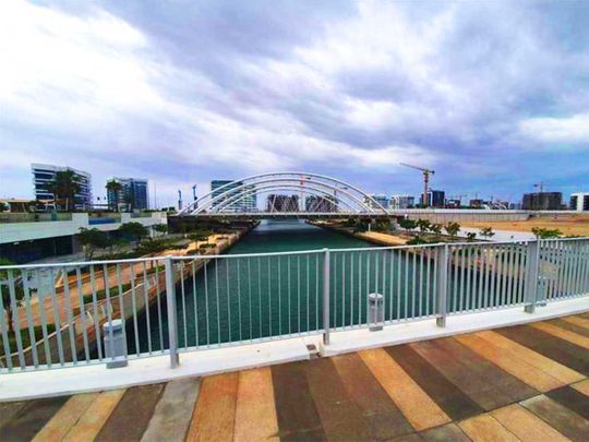 UAE: Cloudy day with a chance of light rain in Abu Dhabi, Ras Al Khaimah and Fujairah, rough seas due to strong winds