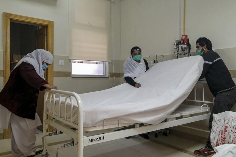 Pakistan: 7 coronavirus patients die after oxygen supply runs out
