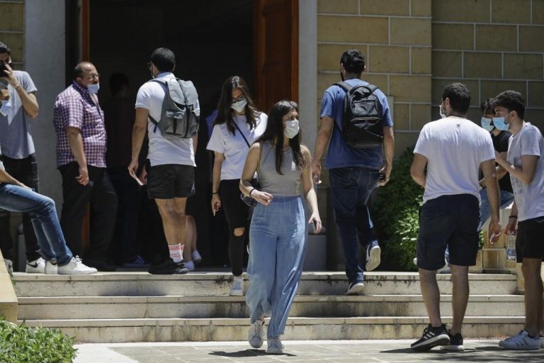 Secular Lebanese student groups see political success amid national crisis