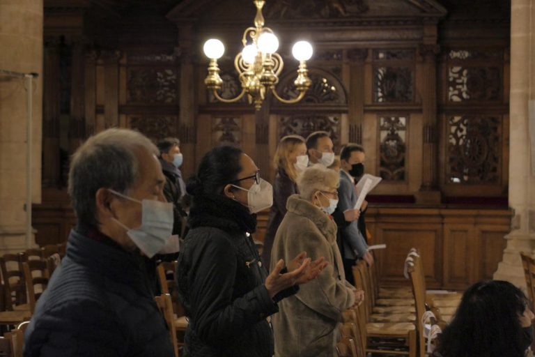 Christmas Eve concert held in Paris’ fire-wrecked Notre Dame