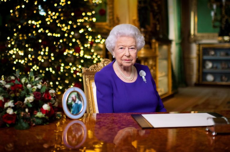 UK’s Queen Elizabeth pays tribute to ‘kindness of strangers’