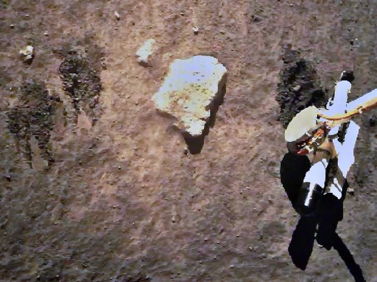 Chinese probe completes moon sampling