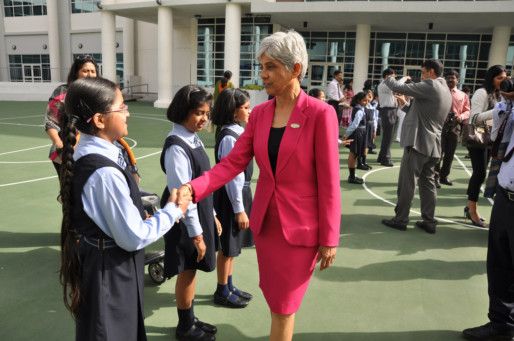 Hundreds of UAE students, top officials pay tributes as Indian teacher retires after 34 years