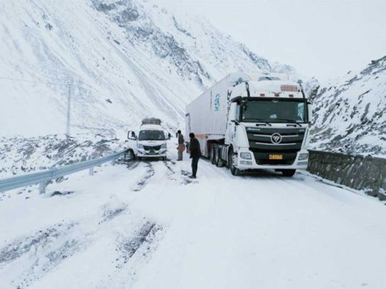 Pakistan, China traders brave heavy snow and COVID-19 to facilitate shipment