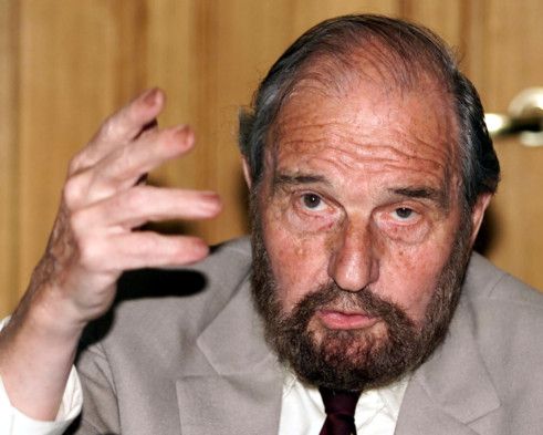 ‘Legendary’ British Cold War double agent George Blake dies in Moscow at 98