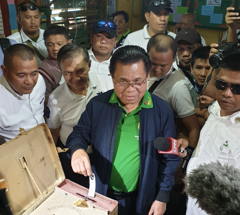 Renewed push for peace in Philippines as more fighters look to lay down arms