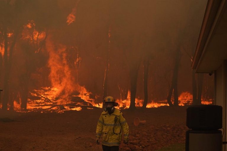 71 homes destroyed as Australia bushfire rages near locked-down Perth