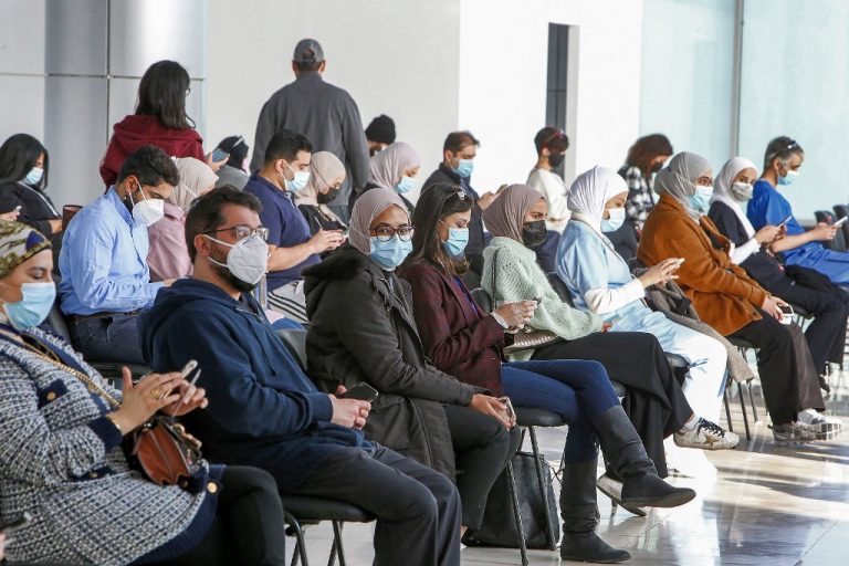 Kuwait suspends entry for foreigners for two weeks