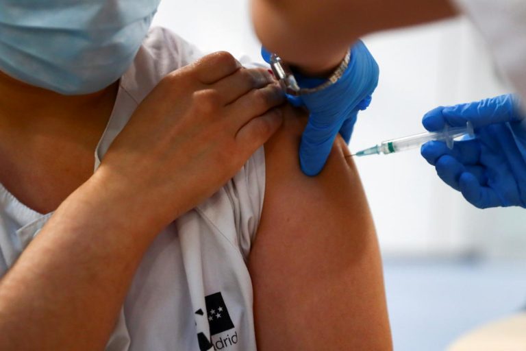 World faces around 4,000 COVID-19 variants as researchers explore mixed vaccine shots