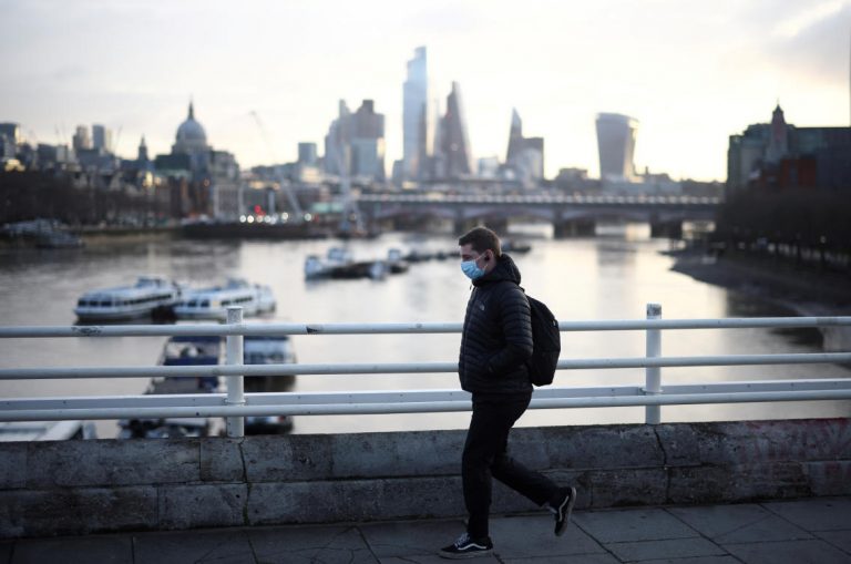 UK arrivals to spend 10 days in hotel isolation