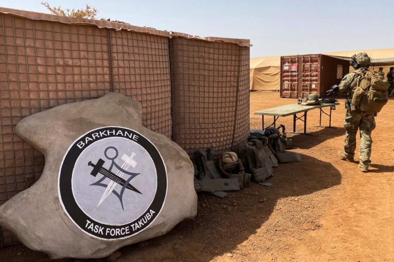 Sweden deploys military to battle extremists in Mali