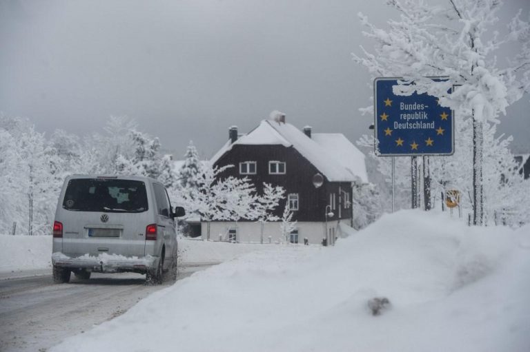 Germany tightens border checks to keep out virus variants