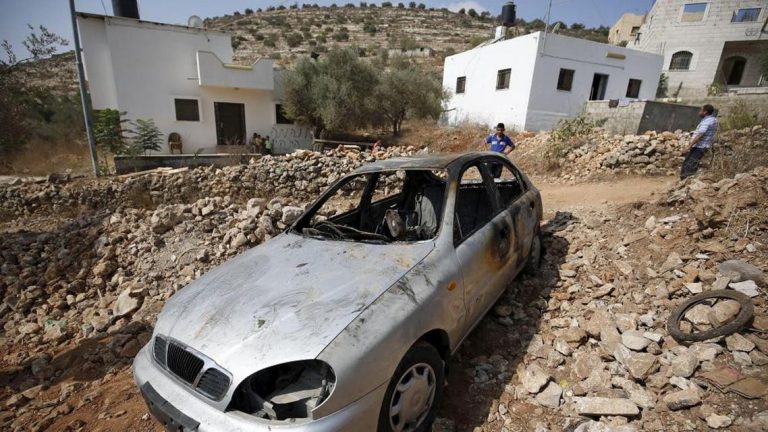 Suspected Israeli settlers vandalize Palestinian cars