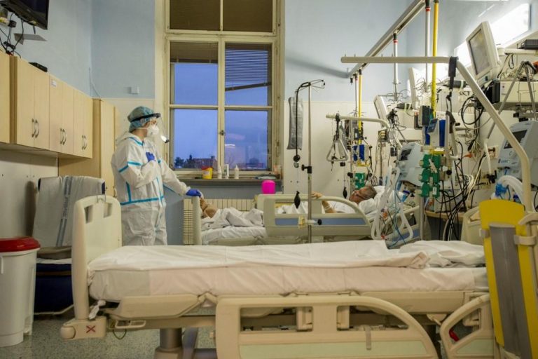 Czech Republic reports record number of serious COVID-19 patients