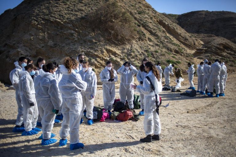 Oil spill off Israel reaches south Lebanese beaches