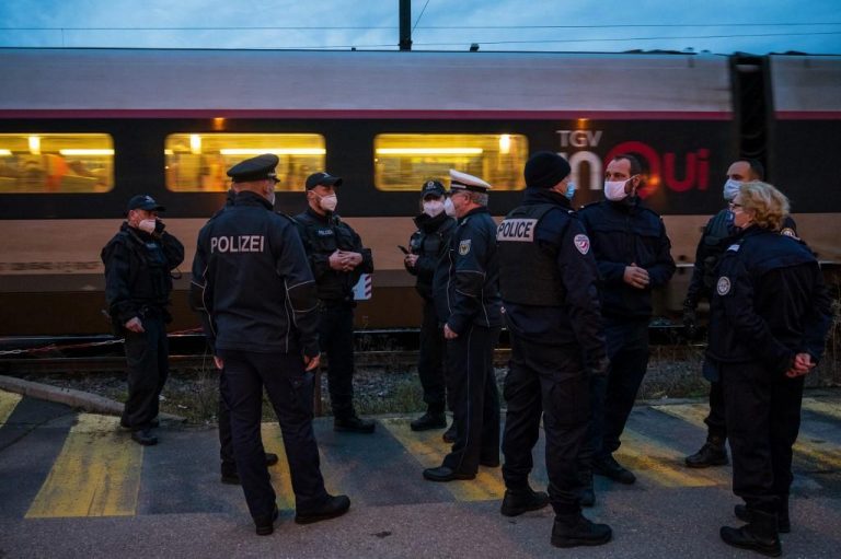 France, Germany to beef up COVID-19 controls at common border