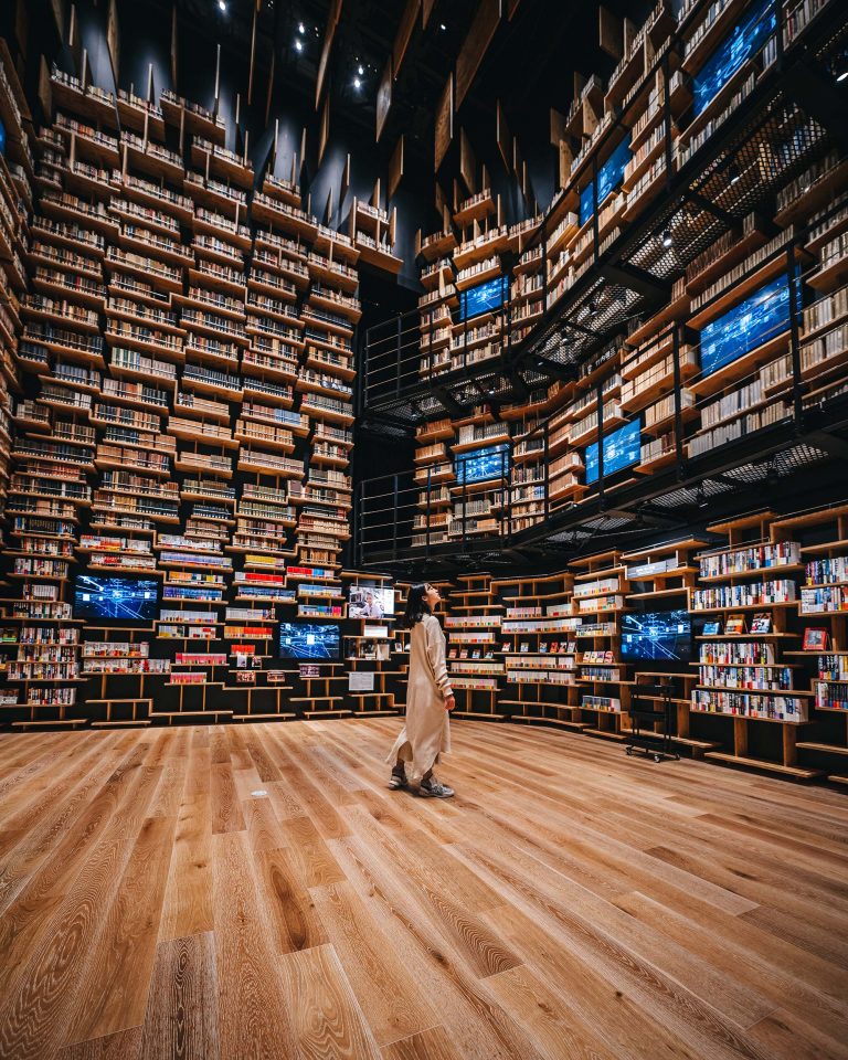 Tokyo’s Kadokawa Culture Museum Houses an Arresting Kengo Kuma-Designed Bookshelf Theater