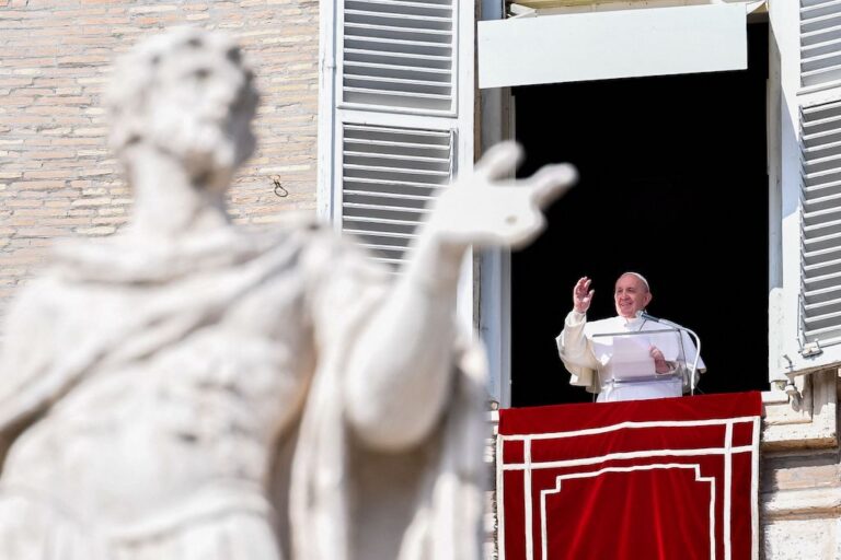 Pope says will make Iraq trip despite rocket attack
