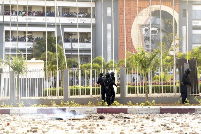 Senegal clashes kill one after opposition leader arrest