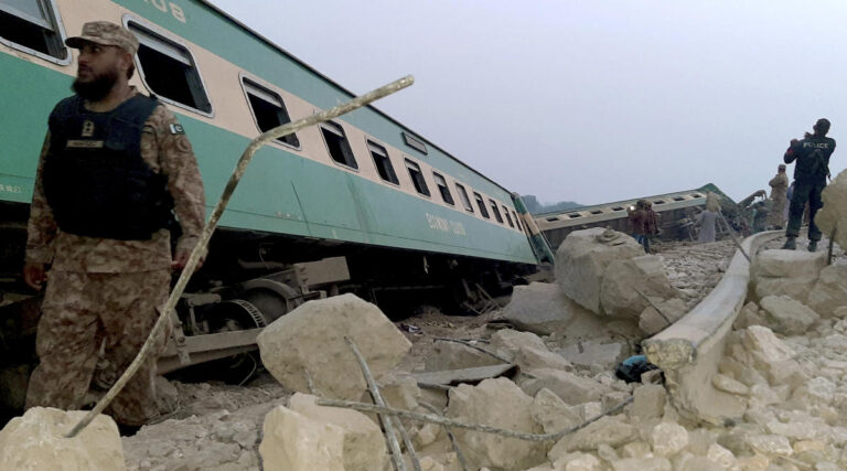 Train derails killing 1, injuring 40 in southern Pakistan
