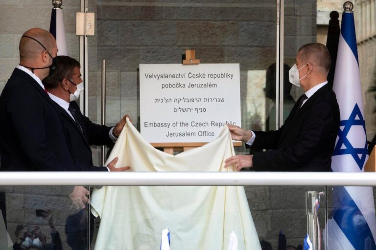 Palestinians and Arab League condemn opening of Czech Jerusalem office