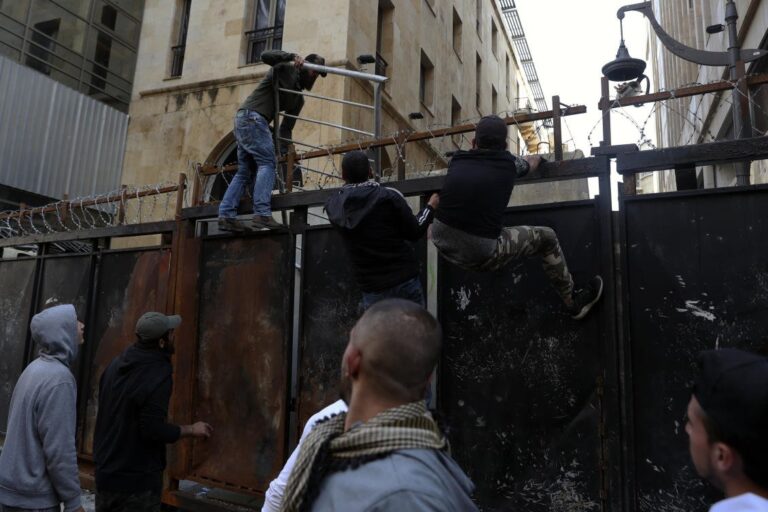 Panic on the streets as Lebanese pound hits new low