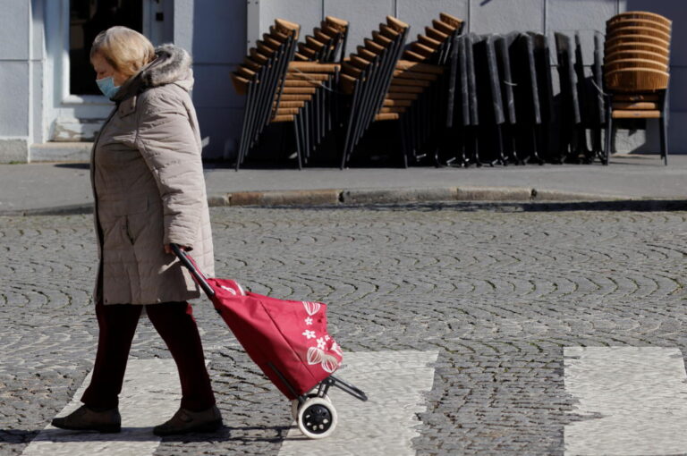 Parisians brace for new COVID-19 lockdown