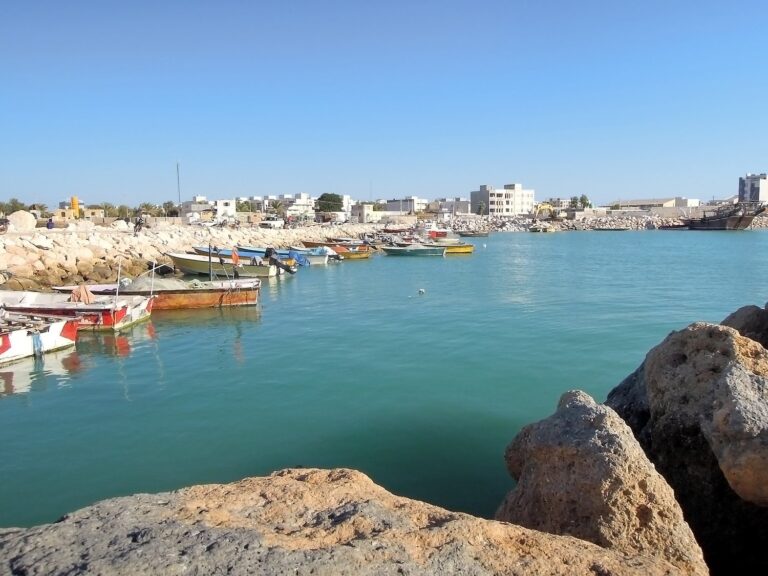 Pirates hijack Iraqi ship stranded off Iranian coast