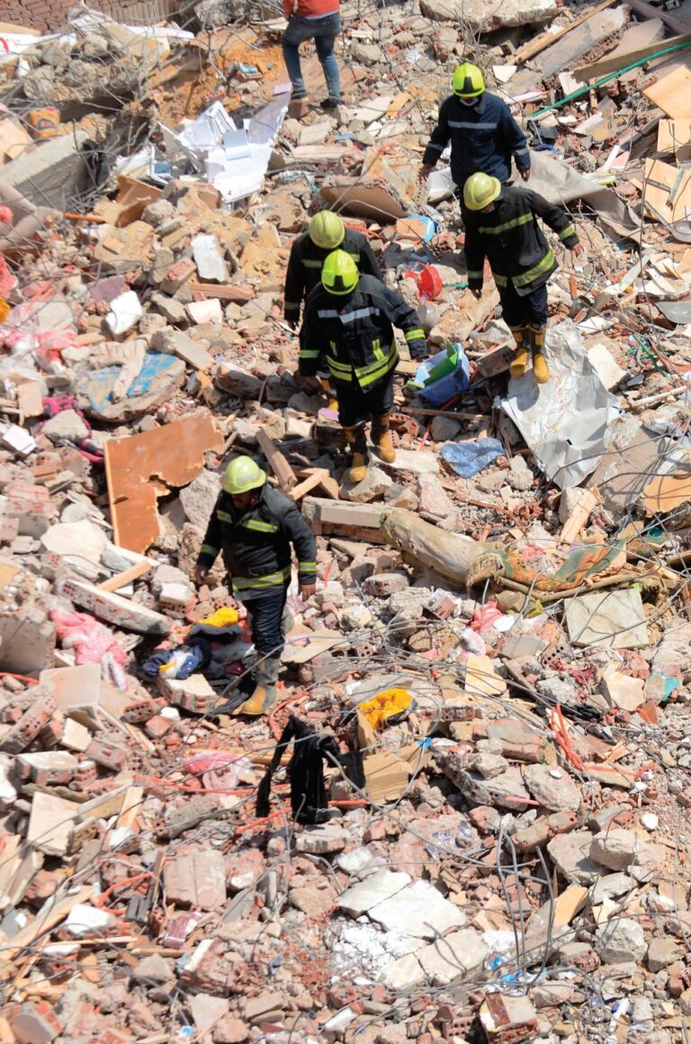 18 dead as building in Cairo collapses