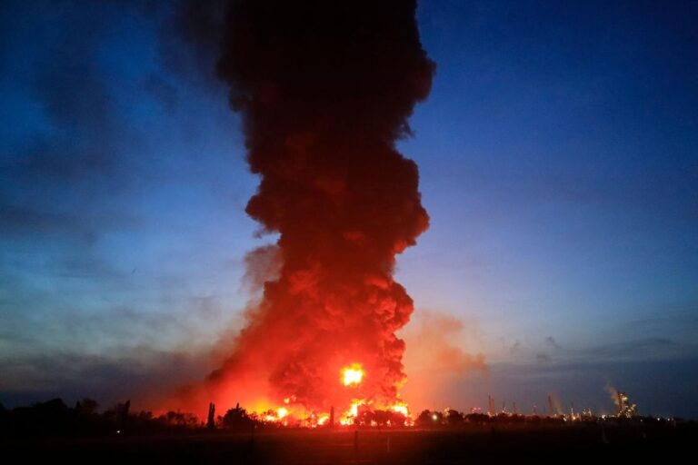 Massive fire engulfs Indonesian oil refinery
