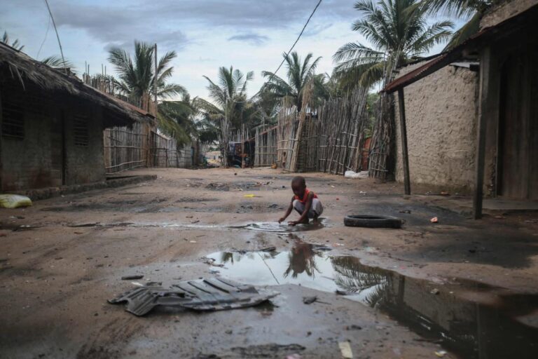 Thousands flee Mozambique town by boat following extremist attacks