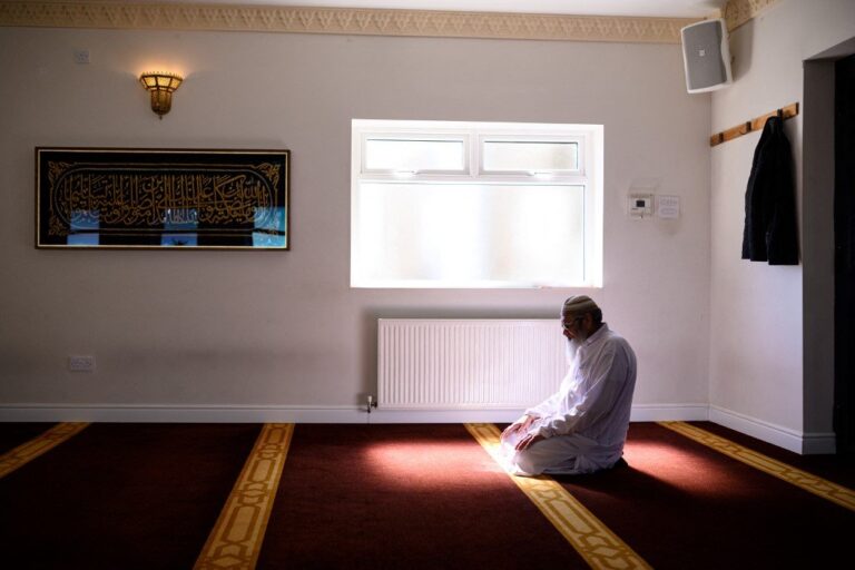 ‘Virtual Ramadan’ helps British Muslims struggling with restrictions