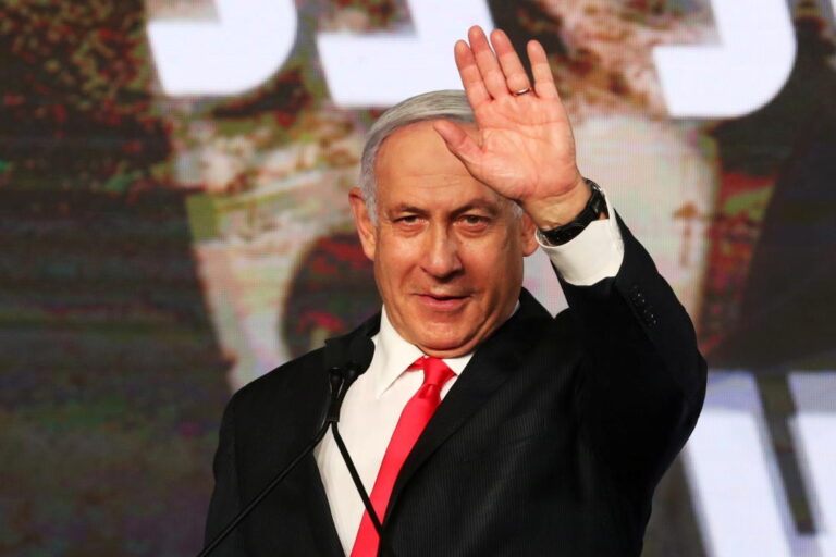 Netanyahu arrives at court for corruption trial