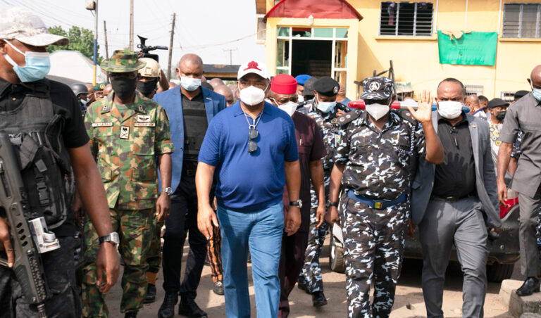 1,800 inmates escape Nigeria prison after gunmen attack