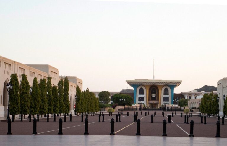 Oman ends night-time movement curbs, keeps ban for all commercial activities Oman ends night-time movement curbs, keeps ban for all commercial activities