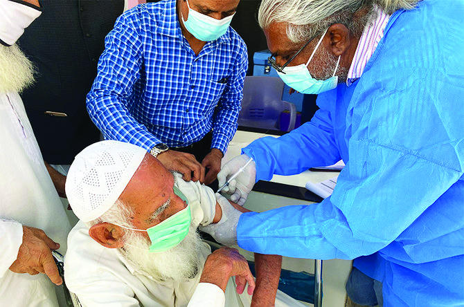 Pakistan province first to launch jail vaccine drive
