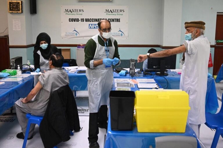 Vaccines allowed while fasting, UK Muslim leaders say