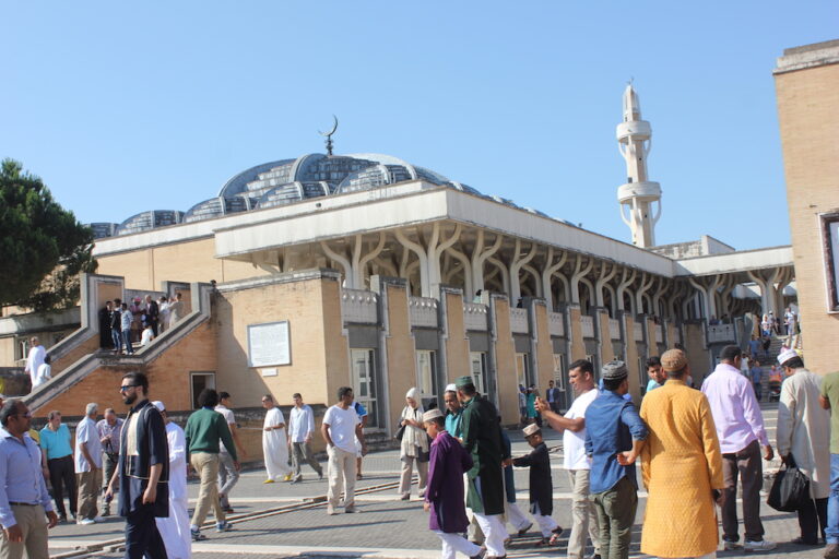 Kuwait distributes Ramadan meals in Rome