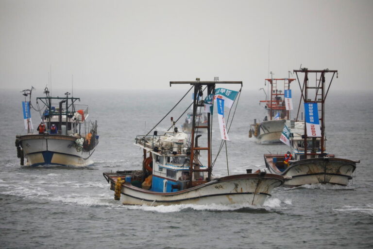 South Korean fishermen hold boat protests against Japan nuclear plans