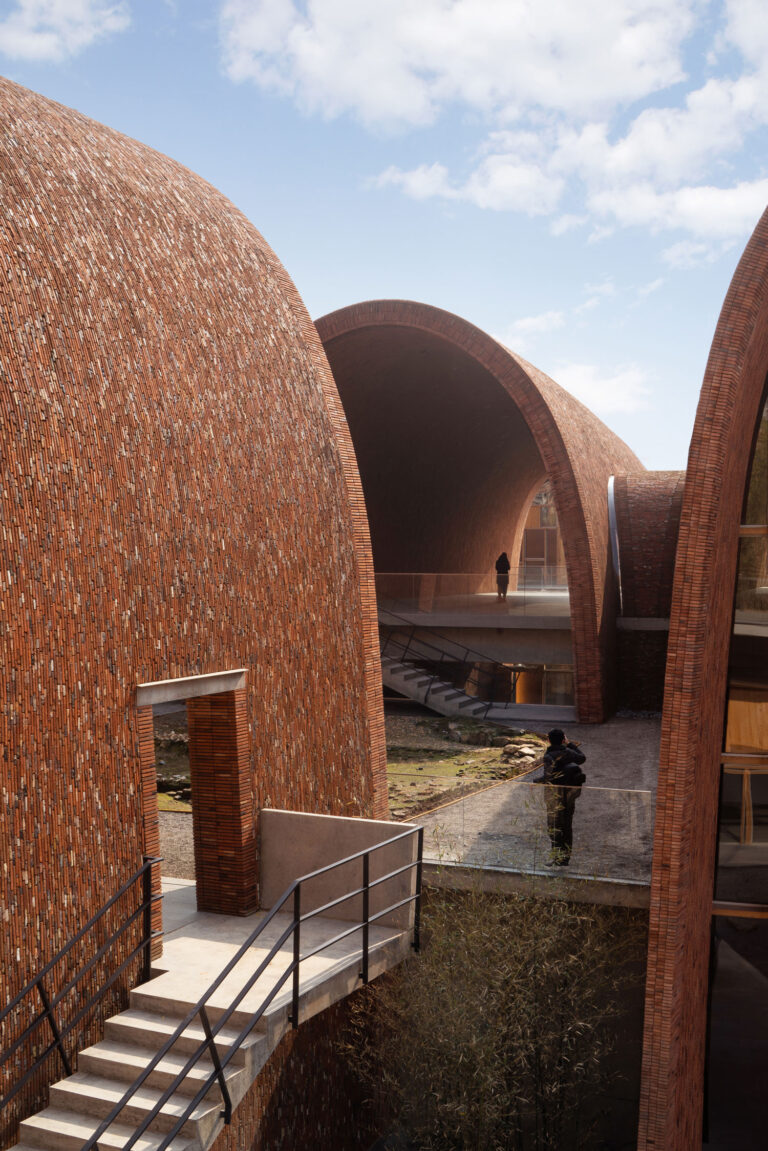 Massive Curved Vaults Mimicking Traditional Kilns House a Jingdezhen Museum Dedicated to Porcelain Production