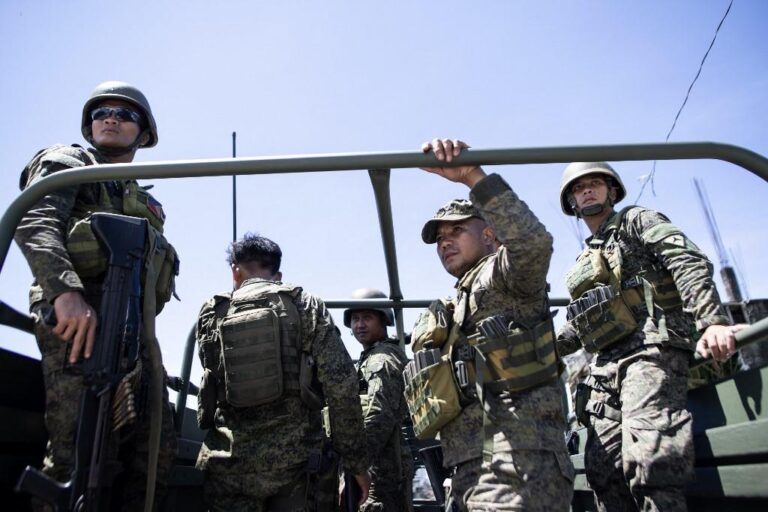 Philippine troops drive away armed rebels from public market
