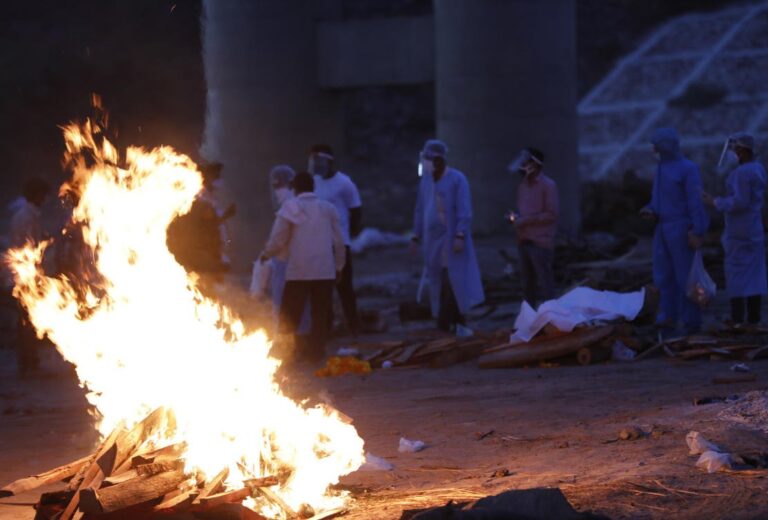 India’s daily COVID-19 deaths near record, calls for nationwide lockdown mount