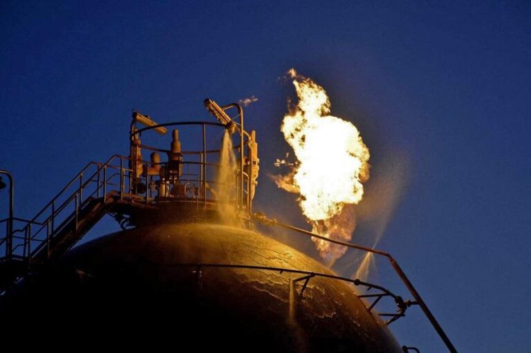 Syria says fire erupts in main Homs refinery