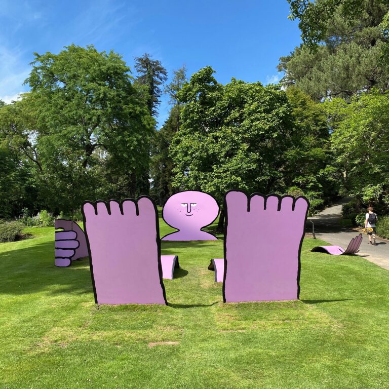 A Trio of Colorful Characters Expand Jean Jullien’s Installation in a Nantes Botanical Garden