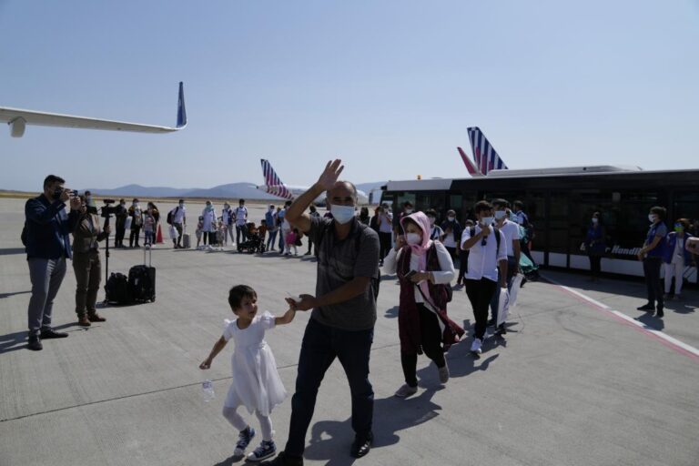 Greece: Afghan refugees fly to Portugal for resettlement