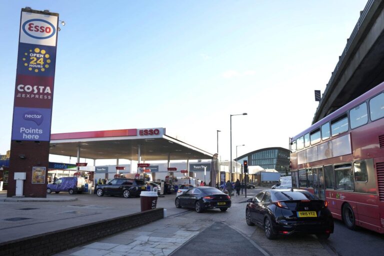 British army to start driving tankers as queues for fuel continue