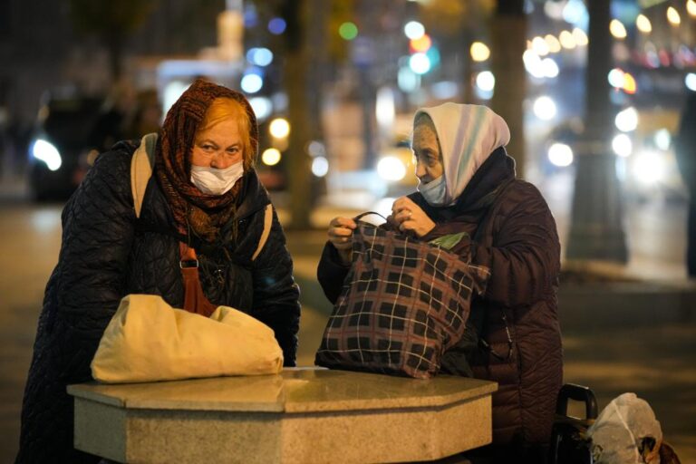 Kremlin blames record COVID-19 deaths on slow vaccination rate