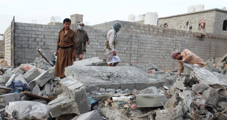 Thousands of Yemenis in Houthi-besieged district at risk of starvation, say officials